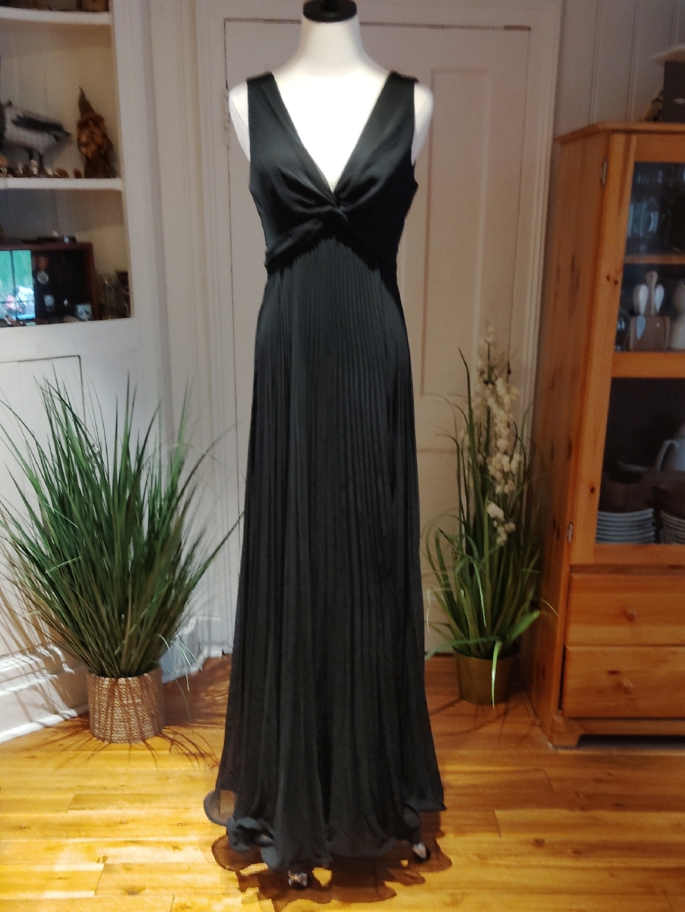 Melonie-T V- Neck Chiffon Evening Gown